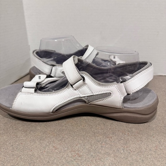 Clarks Women’s White Adjustable Strappy Leather Walking Sandals Size 12 - Picture 4 of 9